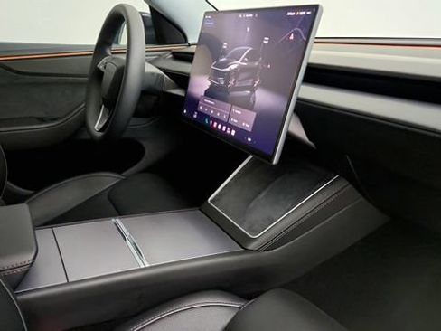 Used 2026 Tesla Model Y Performance AWD/4WD image 32