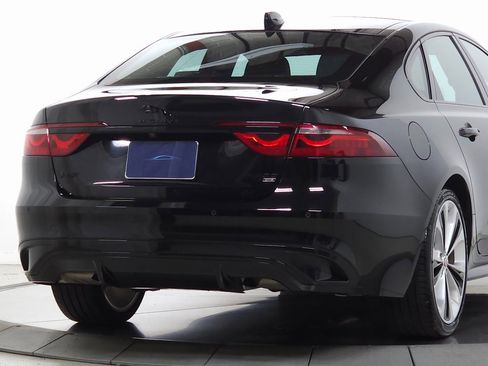 Used 2022 Jaguar XF R-Dynamic SE image 8