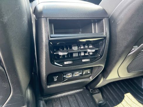 Used 2023 Jeep Grand Cherokee Limited AWD/4WD image 21