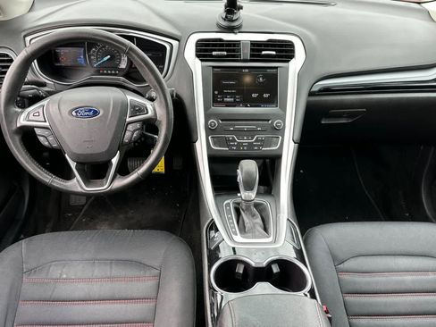 Used 2016 Ford Fusion SE FWD image 4