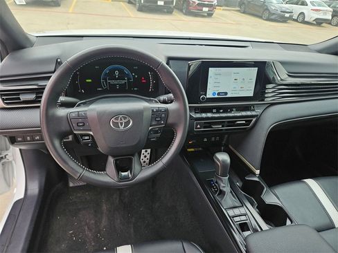 Used 2025 Toyota Camry SE image 16