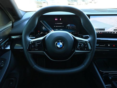 Used 2024 BMW 530i image 10