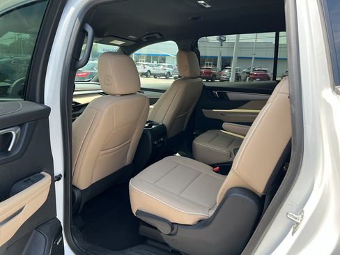 Used 2026 Buick Enclave Preferred FWD image 10