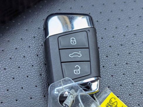 Used 2021 Volkswagen Atlas SE FWD image 31