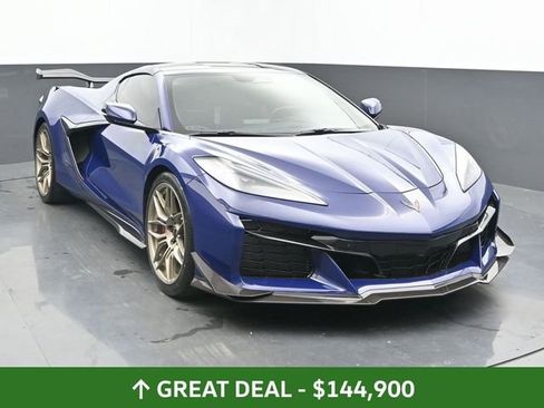 Used 2025 Chevrolet Corvette Z06 w/ Z07 Performance Package image 2