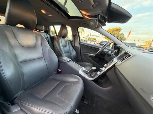 Used 2016 Volvo V60 T5 Platinum AWD/4WD image 40