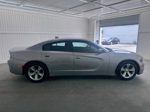 Used 2016 Dodge Charger SXT image 4