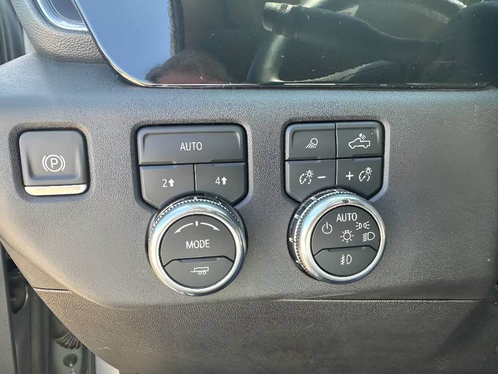 Used 2025 GMC Sierra 1500 SLT AWD/4WD image 21