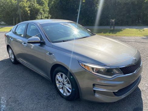 Used 2018 Kia Optima LX image 3