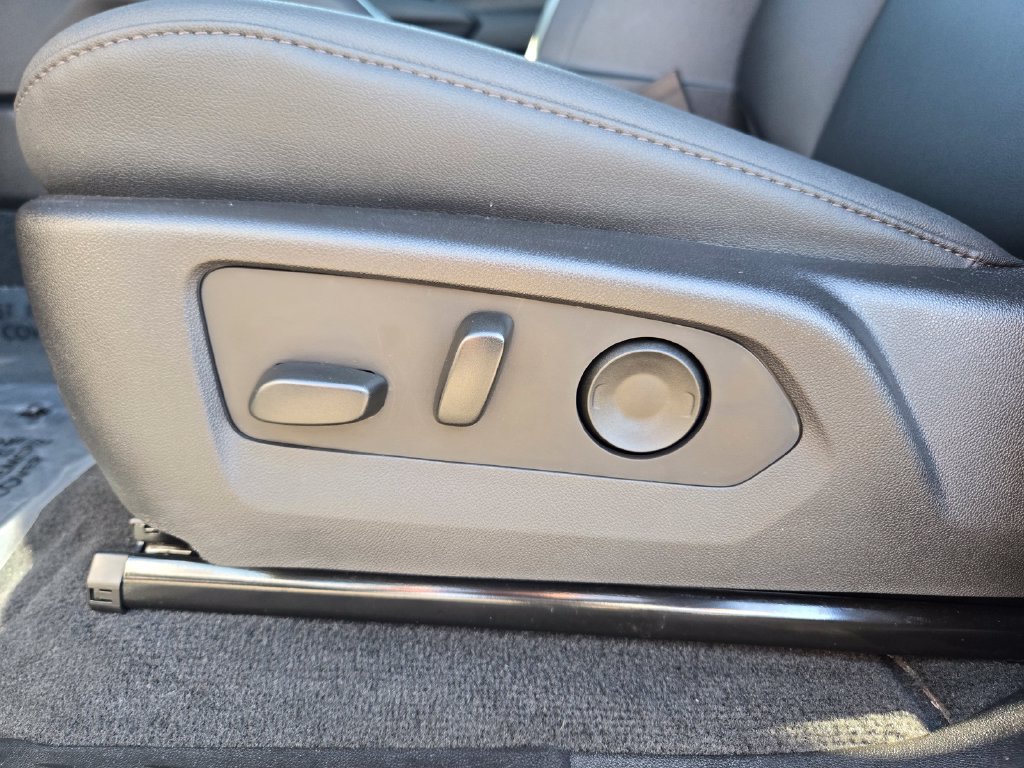 Used 2025 Chevrolet Colorado Trail Boss AWD/4WD image 15