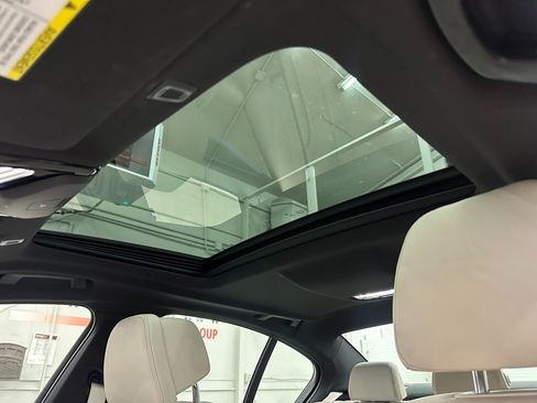 Used 2023 BMW 540i xDrive w/ Premium Package image 28