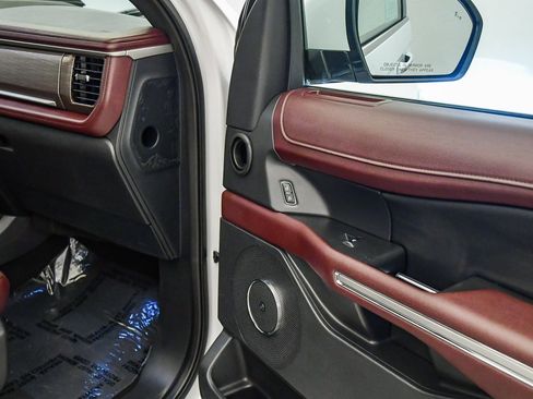 Used 2023 Ford Expedition Limited image 17