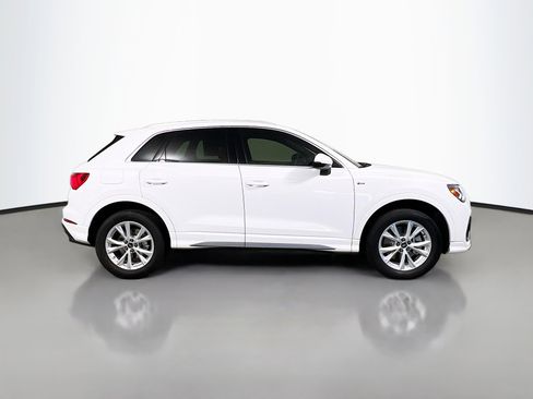 Used 2023 Audi Q3 2.0T Premium w/ Convenience Package AWD/4WD image 3