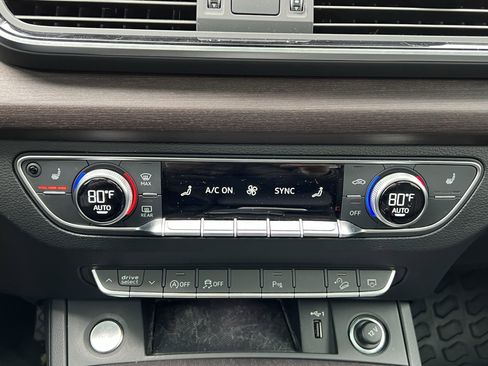 Used 2022 Audi Q5 2.0T Premium w/ Convenience Package image 30