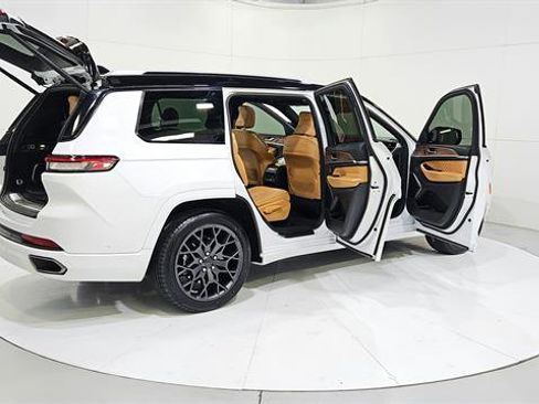 Used 2023 Jeep Grand Cherokee L Summit w/ Advanced Protech Group IV AWD/4WD image 32