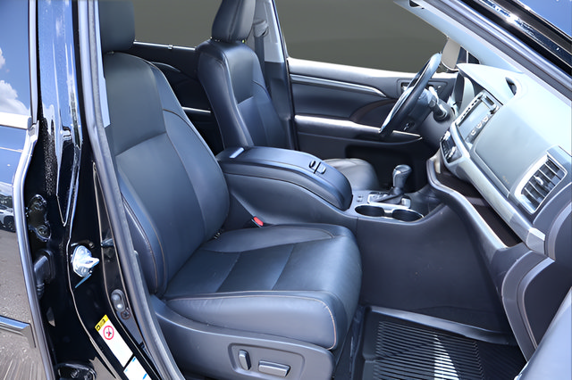 Used 2018 Toyota Highlander Limited Platinum AWD/4WD image 20
