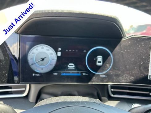 Used 2024 Hyundai Elantra Limited FWD image 21