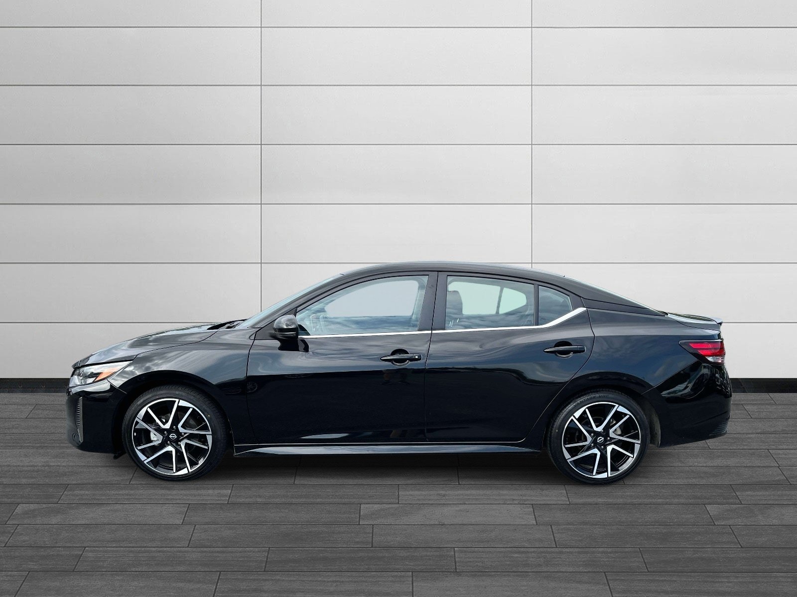 Used 2025 Nissan Sentra SR FWD image 6