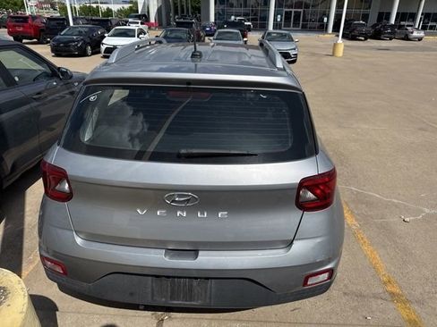 Used 2025 Hyundai Venue SEL image 7