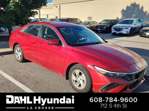 Used 2025 Hyundai Elantra SE FWD image 1