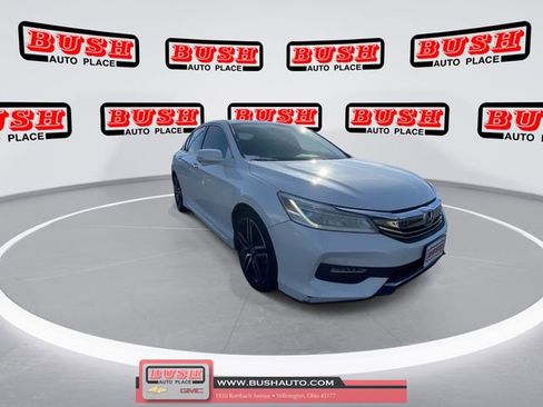 Used 2017 Honda Accord Touring image 4
