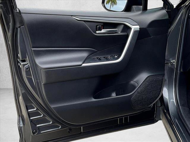 Used 2021 Toyota RAV4 XLE w/ Convenience Package FWD image 17