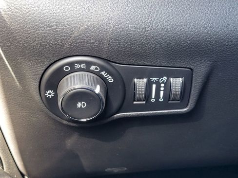 New 2026 Jeep Compass Latitude w/ Sun and Sound Group image 11