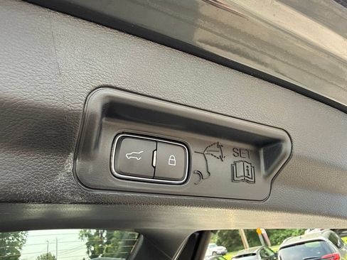Used 2024 Ford Explorer XLT AWD/4WD image 14