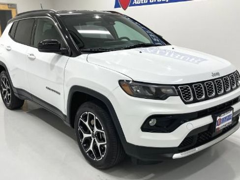 Used 2025 Jeep Compass Limited AWD/4WD image 4