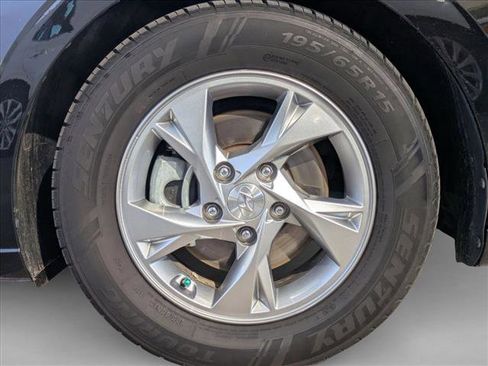 Used 2021 Hyundai Elantra SE image 22
