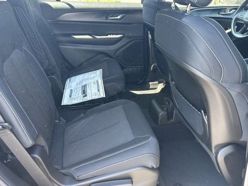 New 2025 Jeep Grand Cherokee L Laredo image 17