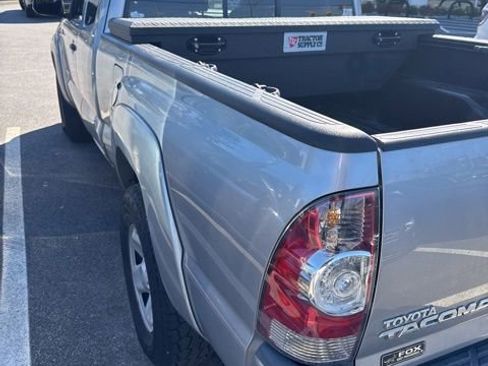 Used 2015 Toyota Tacoma 4x4 Access Cab w/ SR5 Package image 3