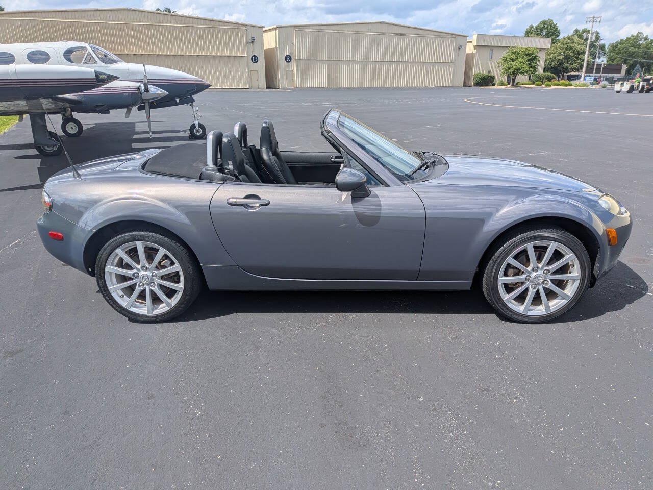 Used 2008 MAZDA MX-5 Miata Grand Touring w/ Premium Pkg RWD image 5