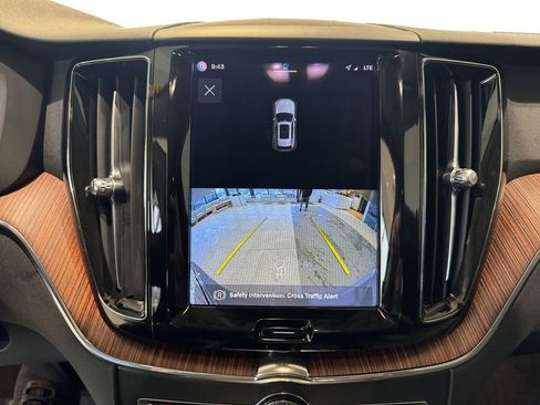 Certified 2023 Volvo XC60 B5 Plus w/ Climate Package image 16