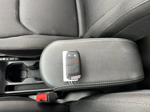 Certified 2023 Jeep Renegade Latitude AWD/4WD image 35