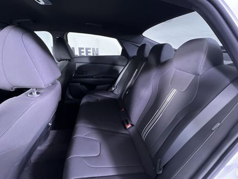 Used 2025 Hyundai Elantra Sport image 25