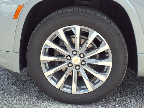 Used 2023 Chevrolet Traverse Premier FWD image 30