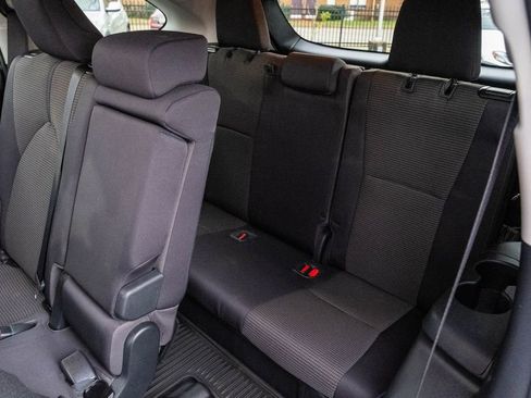 Used 2021 Toyota Highlander LE image 28