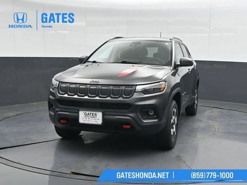 Used 2022 Jeep Compass Trailhawk w/ Trailhawk Convenience Group AWD/4WD image 5