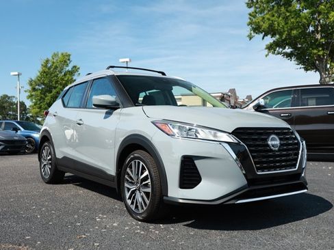 Used 2023 Nissan Kicks SV w/ Exterior Package FWD image 3