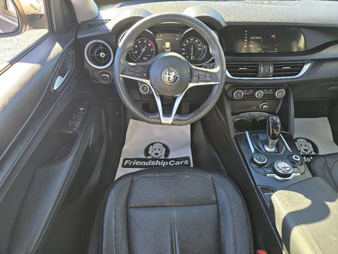 Used 2018 Alfa Romeo Stelvio AWD image 3