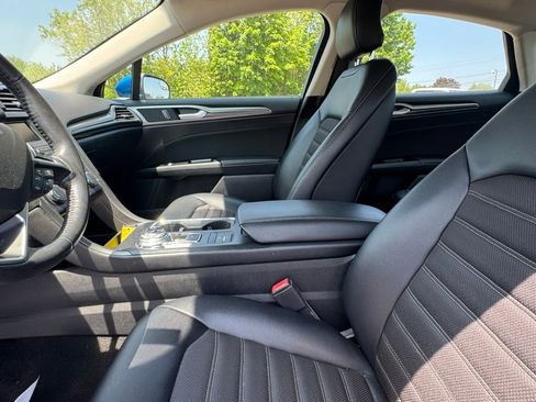 Used 2017 Ford Fusion SE w/ Equipment Group 601A image 9