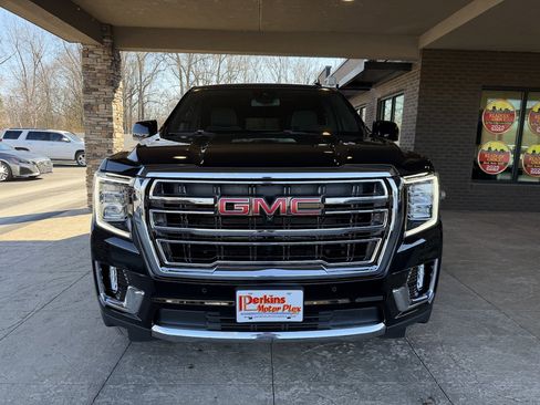 Used 2023 GMC Yukon XL SLT w/ SLT Luxury Package image 3
