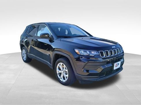 Used 2024 Jeep Compass Sport image 7