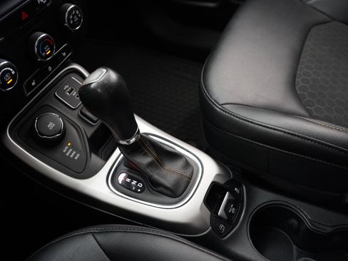 Used 2018 Jeep Compass Latitude w/ Safe & Security Group image 20