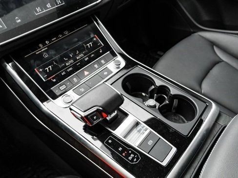 Used 2023 Audi Q8 Premium image 18