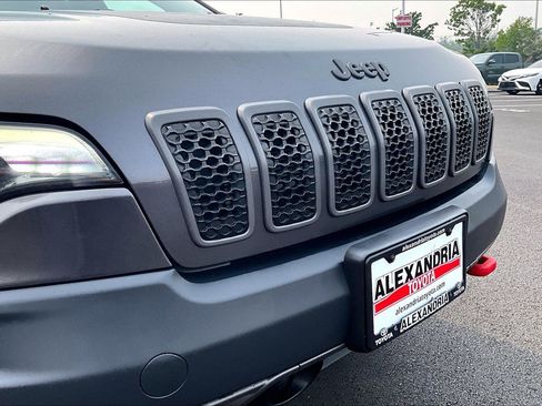Used 2019 Jeep Cherokee Trailhawk AWD/4WD image 29