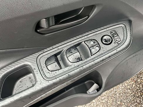 Used 2025 Nissan Versa S w/ Trunk Package image 16