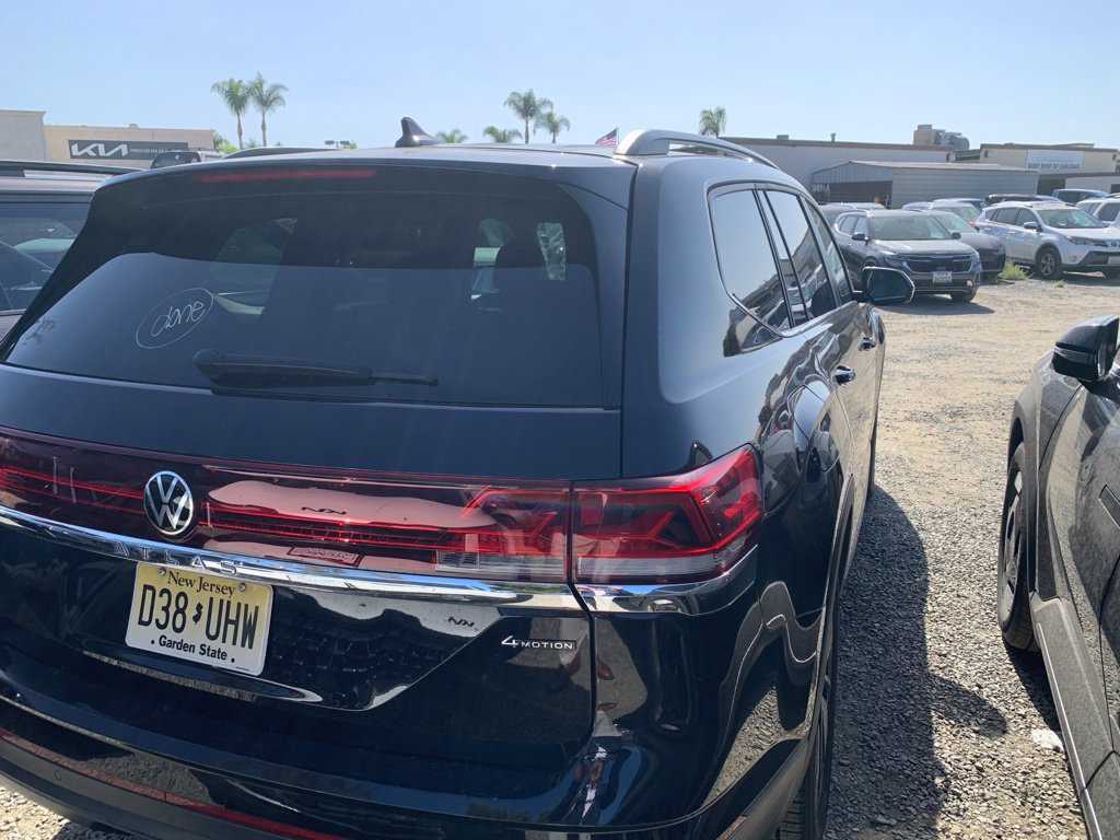 Used 2024 Volkswagen Atlas SE AWD/4WD image 6