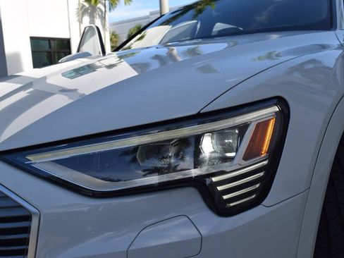 Used 2019 Audi e-tron Prestige w/ Prestige Package AWD/4WD image 35
